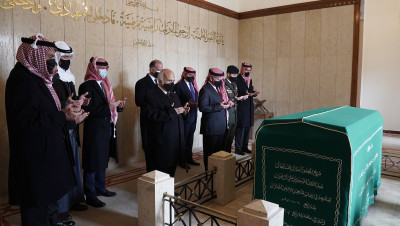 أول ظهور للملك عبدالله الثاني برفقة الأمير حمزة
