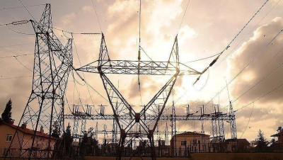 العراق.. هجوم يستهدف برجين للكهرباء من إيران