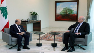 لبنان.. عون يكلف ميقاتي بتشكيل الحكومة.. والشارع غاضب