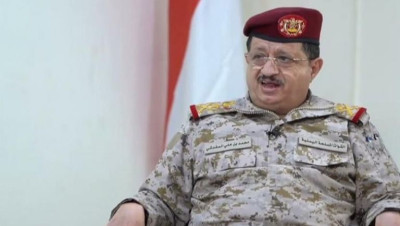 وزير الدفاع اليمني يؤكد على الالتزام بالهدنة رغم الخروقات الحوثية