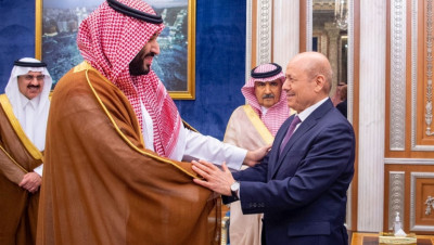 "رشاد العليمي" يدعو للضغط على الحوثيين