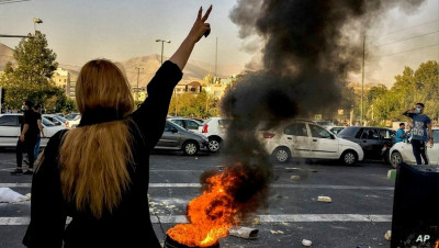 فقط في إيران.. برلمانيون يطالبون القضاء بإعدام الشعب!