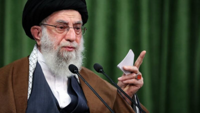 "خامنئي" يشيد بدور "الباسيج" في قمع من أسماهم بـ "مثيري الشغب"