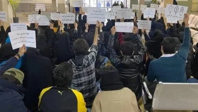 بالاحتجاجات والإضرابات.. طلاب إيران يتضامنون مع أساتذتهم المفصولين