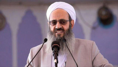 رجل دين إيراني بارز يطالب السلطات بالإفراج عن المعتقلين