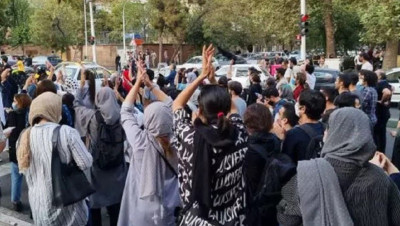 انتفاضة الإيرانيين تدخل شهرها الرابع واحتجاجات في زهدان وأحياء طهران