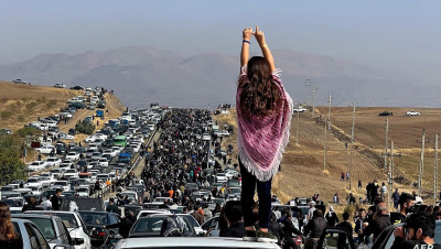 تركيب كاميرات في الأماكن العامة لرصد من لا يلتزمن بالحجاب في إيران