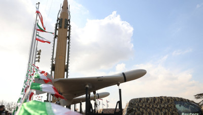 إيران تكشف عن صاروخ باليستي جديد