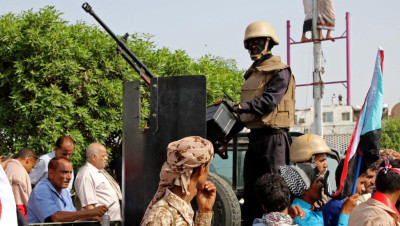 انفصاليو الجنوب ينسحبون من مواقع بعدن.. التحالف يثمّن والشرعية ترحّب