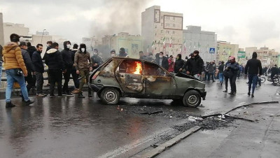 بعد روحاني وخامنئي والباسيج.. دعوة جديدة لقتل المحتجين في إيران