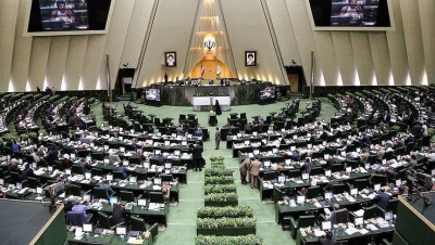 نواب إيرانيون يوقعون على مشروع قانون للانسحاب من الاتفاق النووي