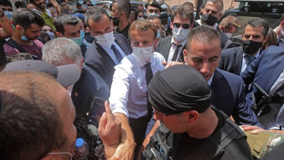ماكرون يحمل مبادرة سياسية جديدة إلى لبنان.. التغيير مقابل المساعدة