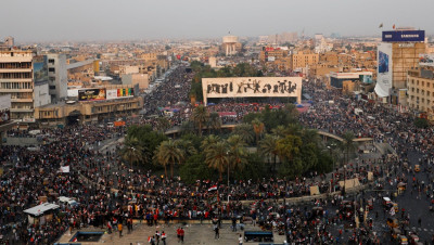 العراقيون يصرون على إسقاط النظام وعبدالمهدي يزج بالدبابات لقمع مظاهرات البصرة