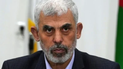 والدة أسيرين إسرائيليين مفرج عنهما تكشف قصة انقاذ يحيى السنوار لحياة الرهينة بيباس