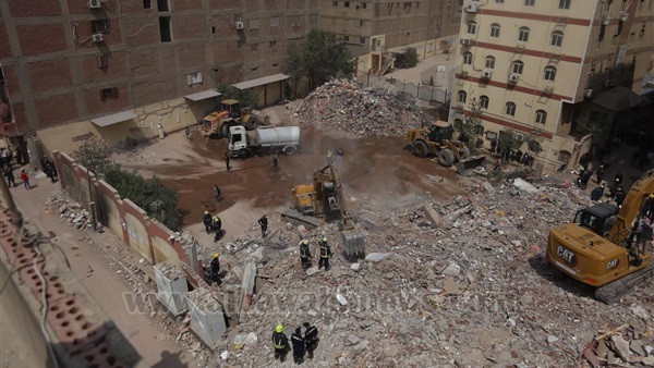 مصر.. ارتفاع حصيلة ضحايا عقار جسر السويس
