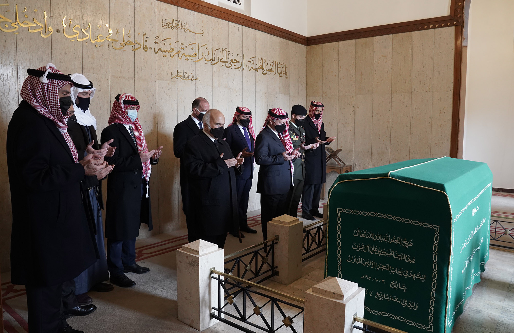 أول ظهور للملك عبدالله الثاني برفقة الأمير حمزة