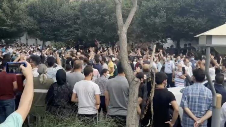 لليوم الثاني.. مظاهرات في طهران تنادي بإسقاط النظام (فيديو)