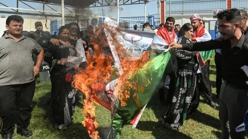احتجاجات إيران.. مظاهرات شعبية وطلابية واستقالات والأمن يعتقل ابنة الرئيس الإيراني