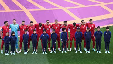 منتخب إيران يدعم الاحتجاجات الشعبية.. اللاعبون يرفضون ترديد النشيد الوطني