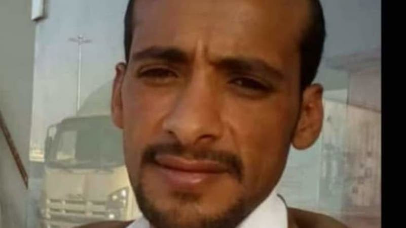 مسلح حوثي يفرغ الرصاص في جسد شقيقه