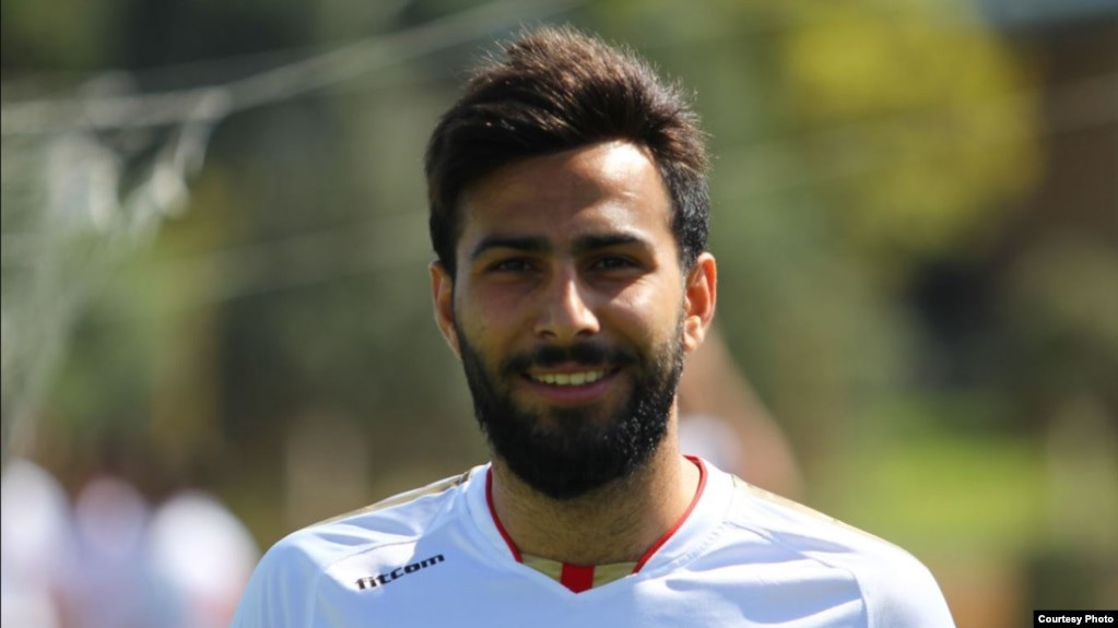 لاعب كرة قدم إيراني يواجه خطر عقوبة الإعدام