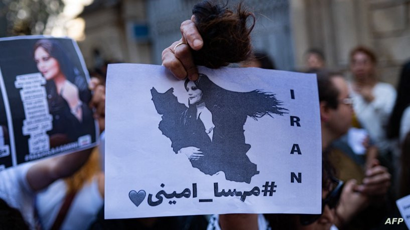 احتجاجات إيران تعمق أزمة "حزب الله" في لبنان