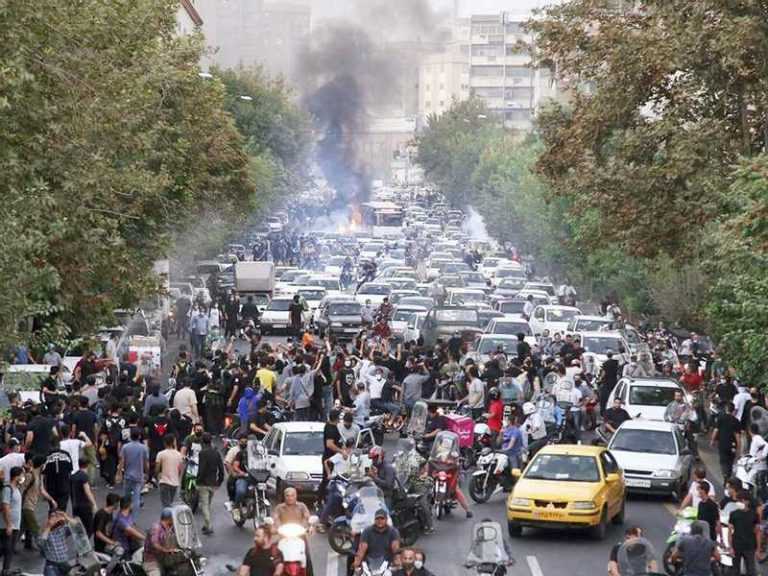 مقتل 488 متظاهرا في إيران وتجدد المظاهرات في زهدان