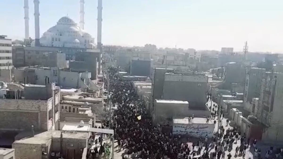 انتشار أمني كثيف في زهدان الإيرانية لقمع أي احتجاجات شعبية