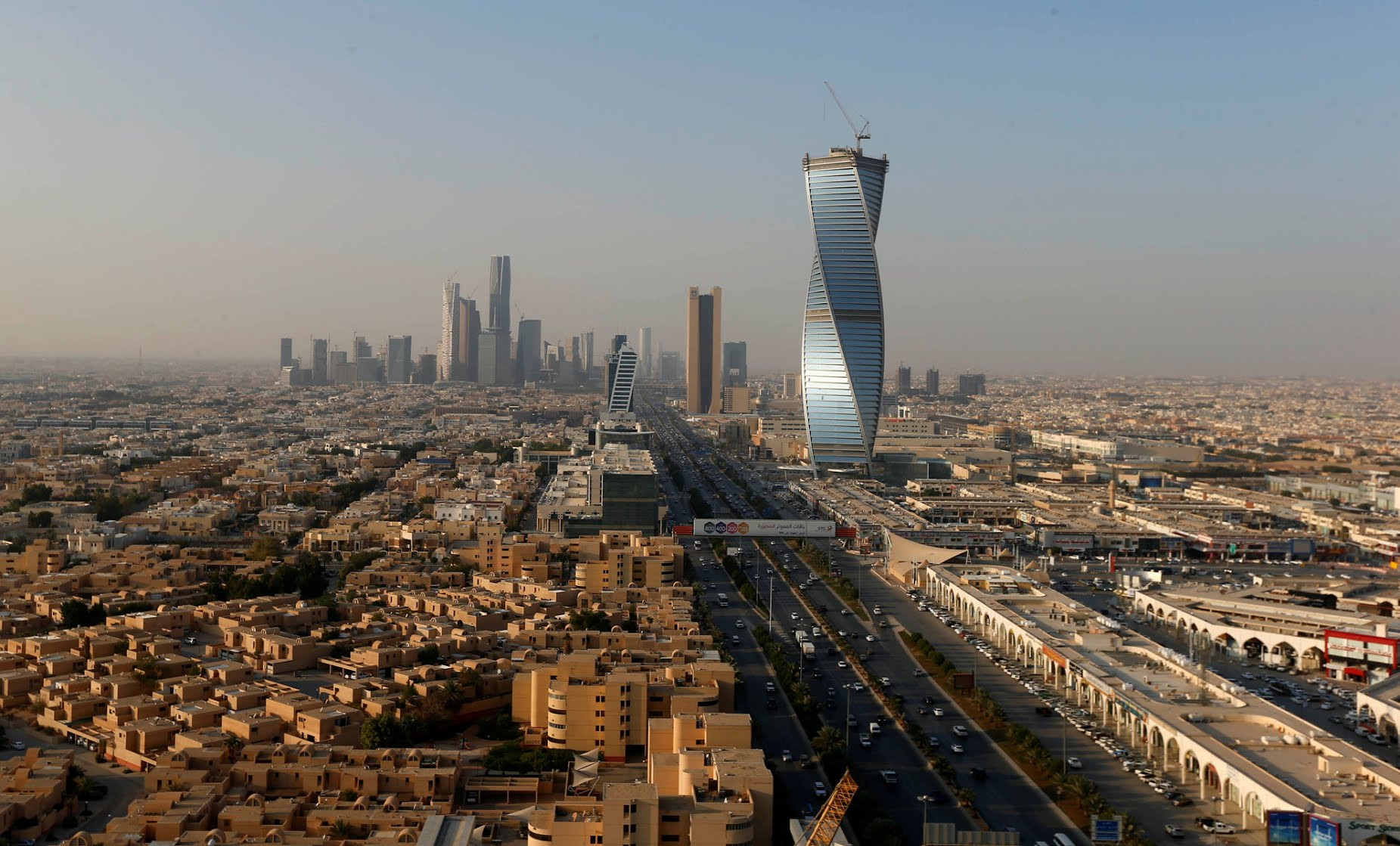 وزير سعودي يتحدث عن استثمارات كبيرة لبلاده في إيران بعد الاتفاق