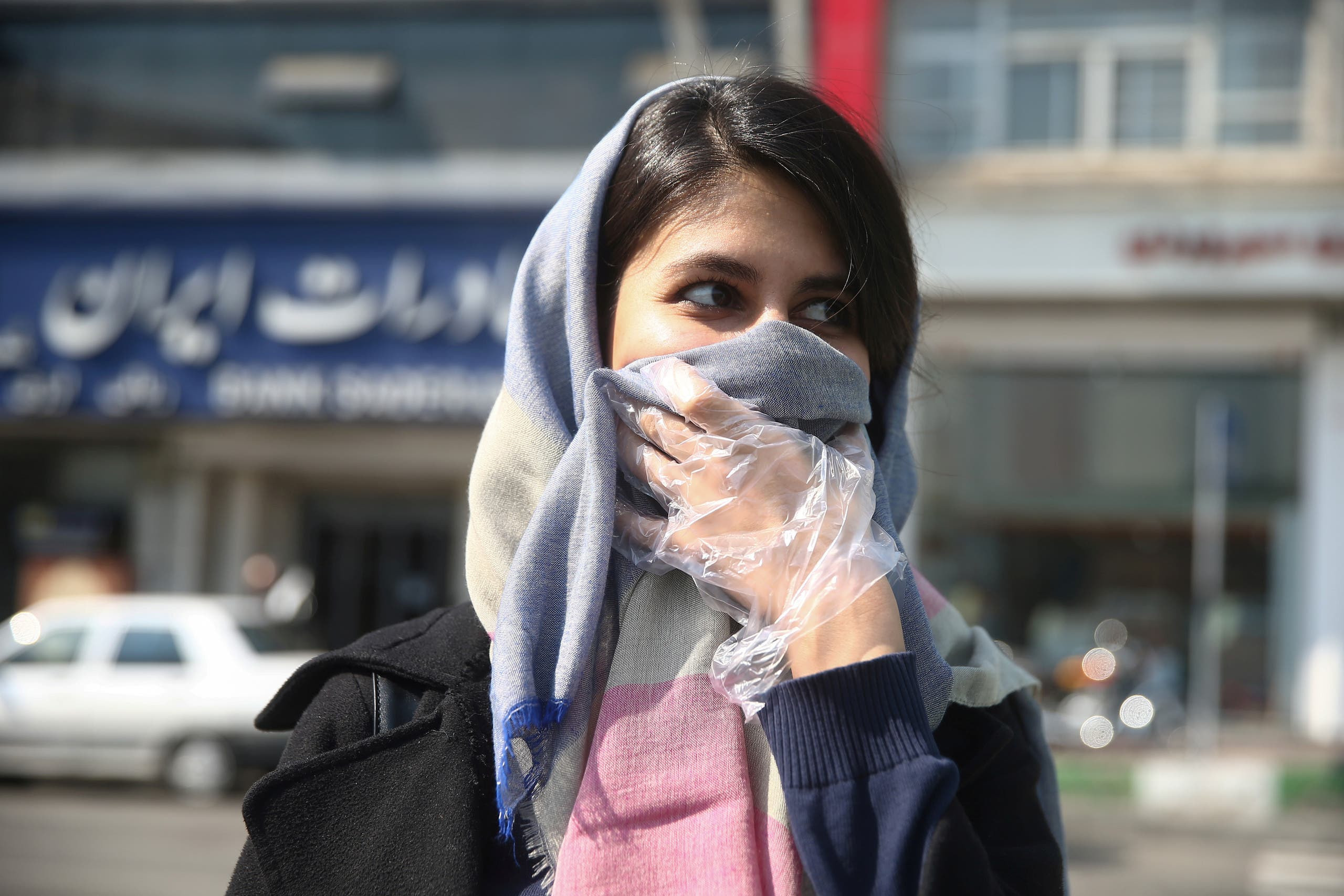 إيـران.. حملة اعتقالات واسعة لصحفيين وناشطين وحظر مواقع بسبب "كورونا"