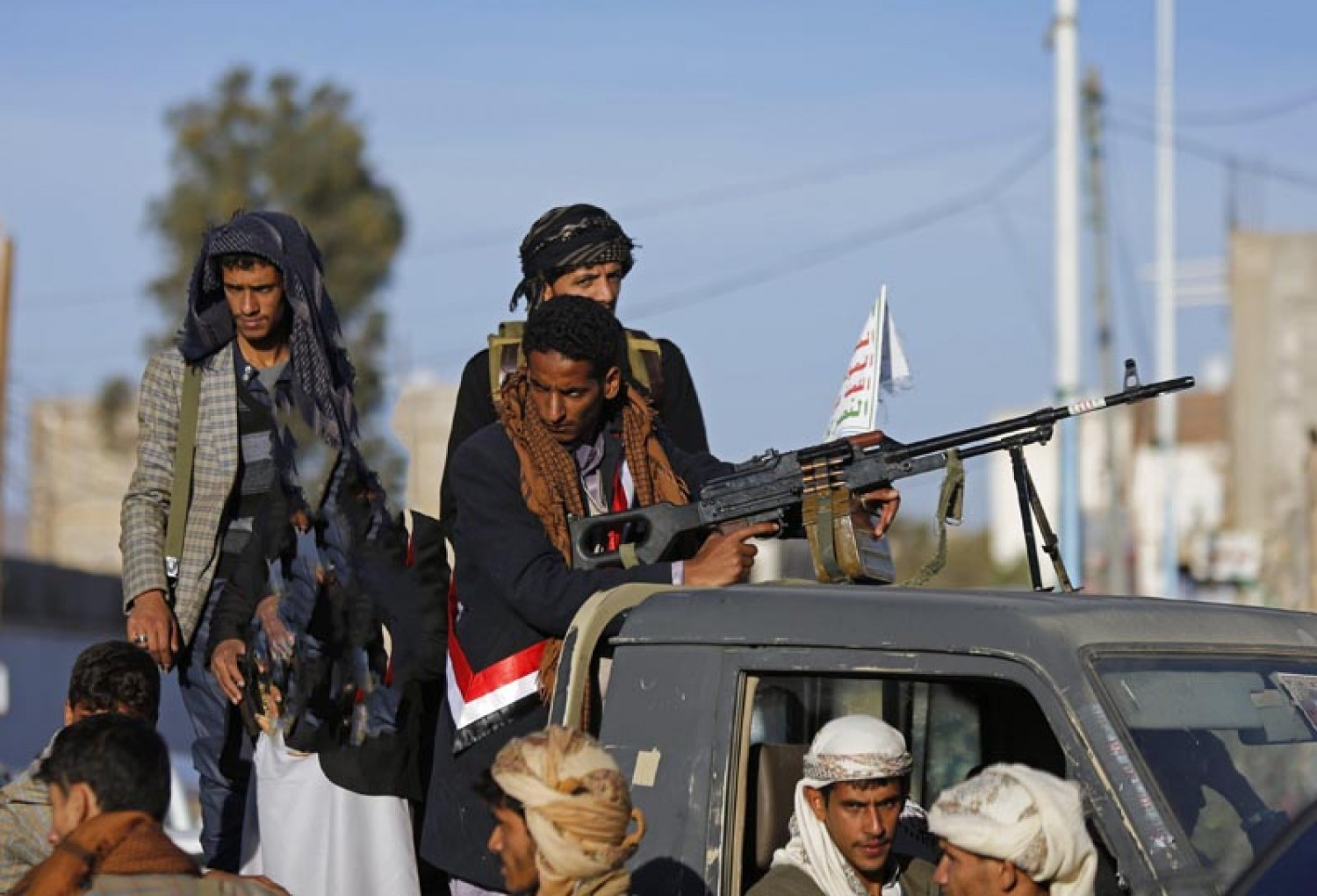 مزاعم حوثية بأسر آلاف الجنود والضباط السعوديين في نجران
