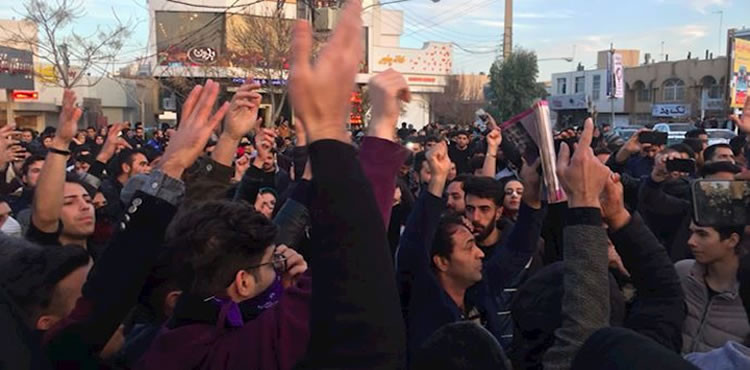 احتجاجان عماليان جنوب وغرب إيران.. بلا حقوق وأجور