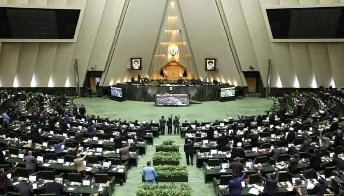 البرلمان الإيراني يرفض مقترحا يمنع القادة العسكريين من الترشح للانتخابات الرئاسية
