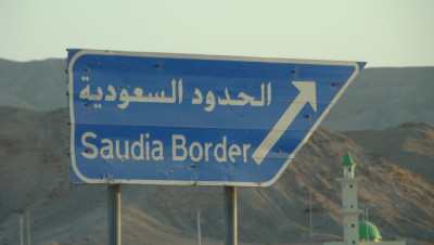 شكر لبناني للسعودية عقب السماح بدخول شاحنات البضائع إلى أراضيها