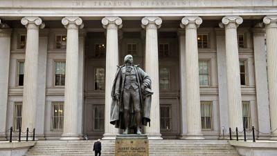 "الخزانة الأمريكية" ترفع العقوبات عن مسؤولين وشركتين إيرانيتين