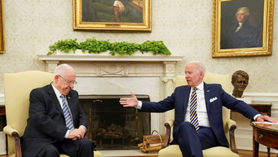 "بايدن" يتعهد بمنع إيران من امتلاك سلاح نووي ويدافع عن ضربها في سوريا والعراق