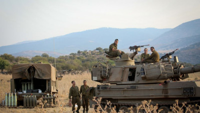 "بينيت" يحذر من استيلاء إيران على لبنان.. ومسؤول: حرب لبنان الثالثة "مسألة وقت"