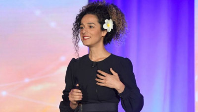 الصحفية الإيرانية "مسيح علي نجاد" تروي تفاصيل محاولة اختطافها من أمريكا