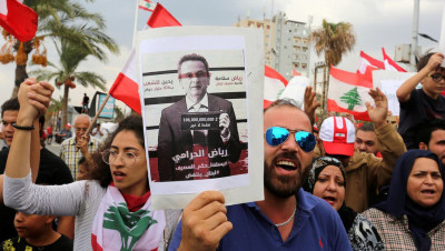 استجواب حاكم مصرف لبنان المركزي بتهم اختلاس