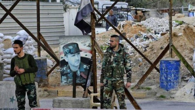 "فتشوا ملابسي الداخلية".. زوجة عنصــر بـ"حــزب الله" تكشف ما حدث معها على حاجز لـ"الفرقــة الرابــعة" (فيديو)