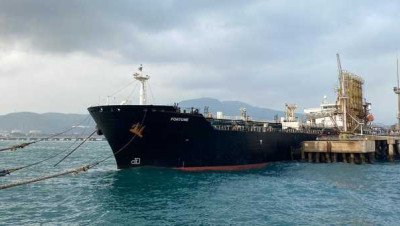 إيران تعلن إحباط هجوم على ناقلة نفط في خليج عدن