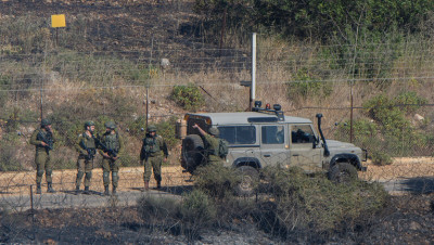 إسرائيل تحمل الحكومة اللبنانية مسؤولية إطلاق صاروخين