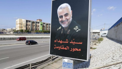 "حزب الله" يوافق على إزالة صور "سليماني" من طريق مطار بيروت