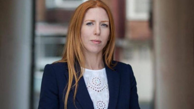 المتحدثة باسم الحكومة البريطانية: نعمل على منع تدفق السلاح للحوثيين