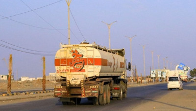 الحوثيون يمهلون شركات نفط سعودية وإماراتية لوقف عملها ويهددون باستهدافها