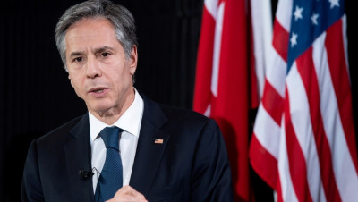 "بلينكن" يطالب الحوثيين بالإفراج عن 12 يمنيا كانوا يعملون في الممثلية الأمريكية