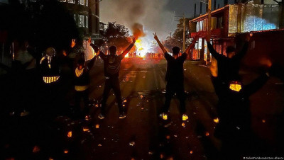 الإيرانيون يتحدون "الحرس الثوري" ويواصلون انتفضاتهم وحصيلة القتلى تتخطى 283