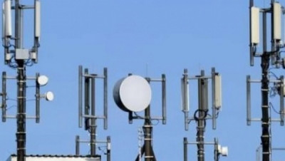 الحوثيون يستغلون سطوتهم ويحظرون برامج للتراسل