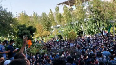 40 محاميا إيرانيا يوجهون انتقادا للنظام: الشعب سينتصر