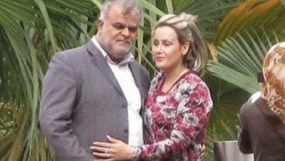 الرئيس الإيراني يقبل استقالة "وزير الطرق" بعد ظهور زوجته دون حجاب